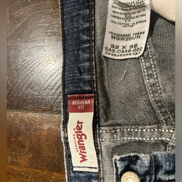 Wrangler Jeans - Picture 2 of 3
